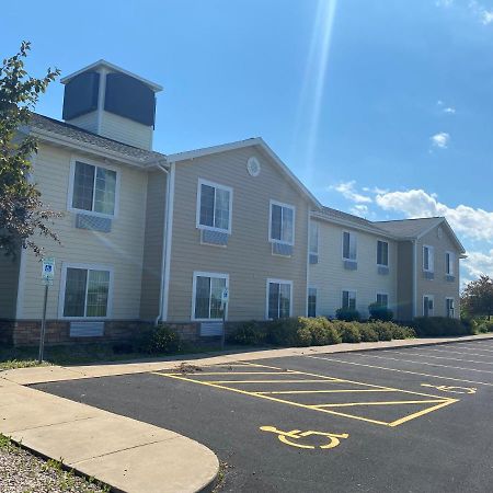 Americinn By Wyndham Oshkosh Ngoại thất bức ảnh