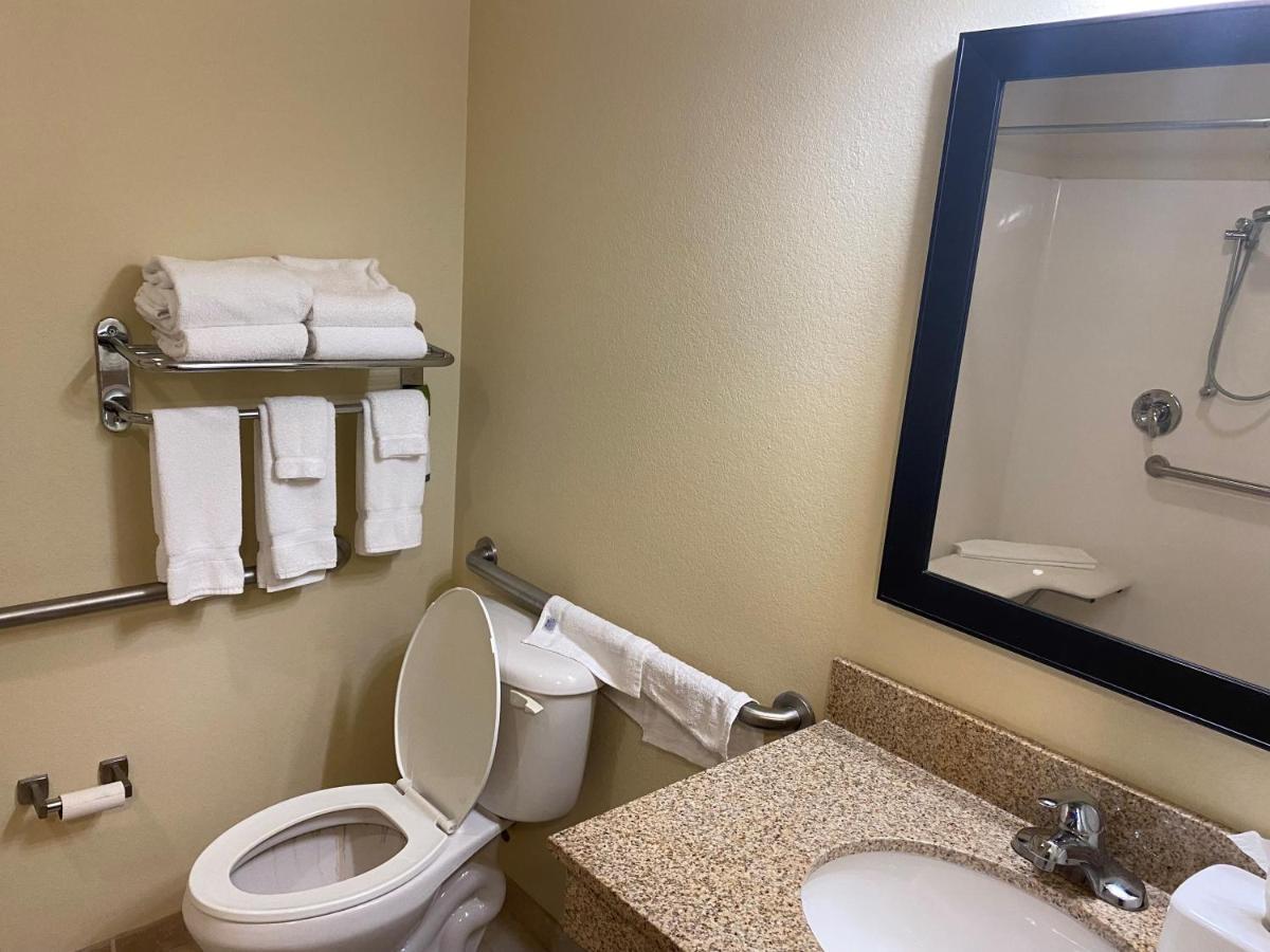 Americinn By Wyndham Oshkosh Ngoại thất bức ảnh