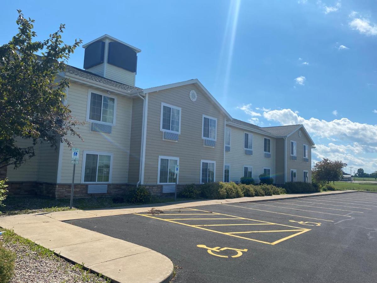 Americinn By Wyndham Oshkosh Ngoại thất bức ảnh