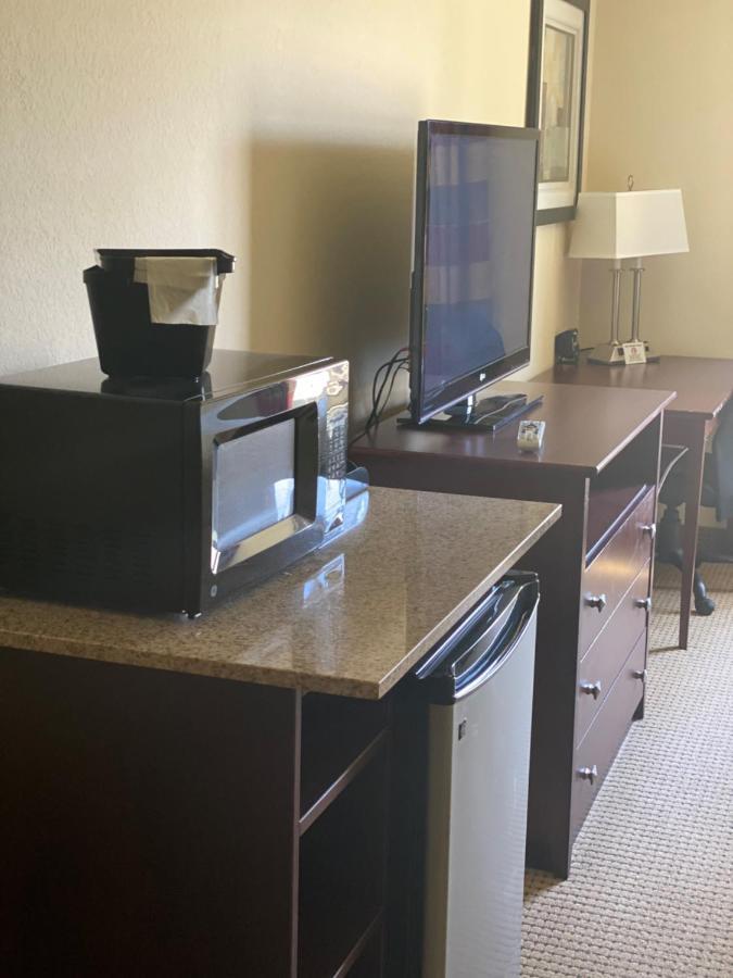Americinn By Wyndham Oshkosh Ngoại thất bức ảnh