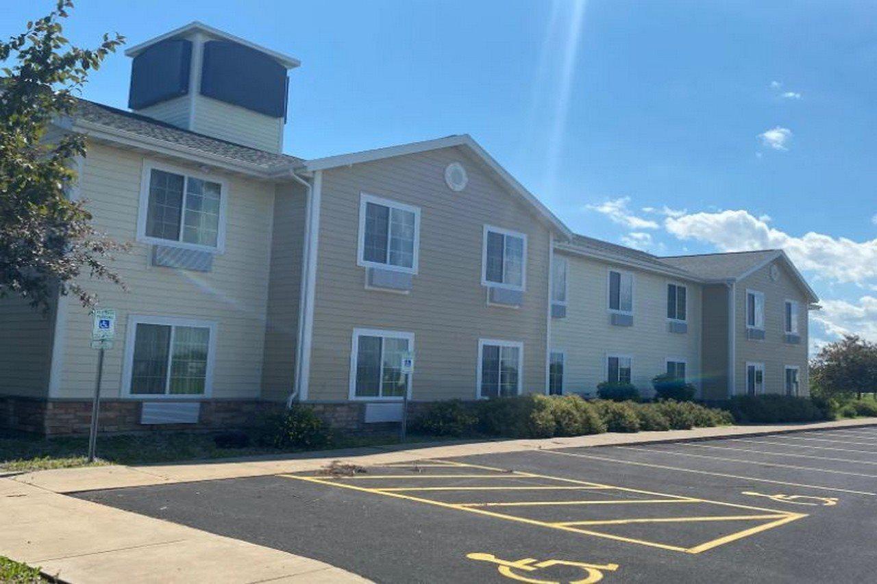 Americinn By Wyndham Oshkosh Ngoại thất bức ảnh