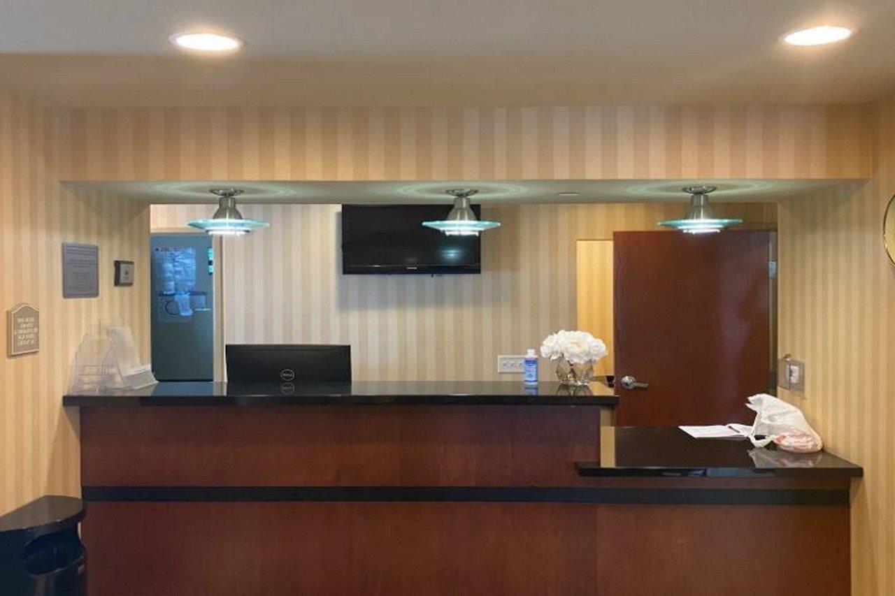 Americinn By Wyndham Oshkosh Ngoại thất bức ảnh